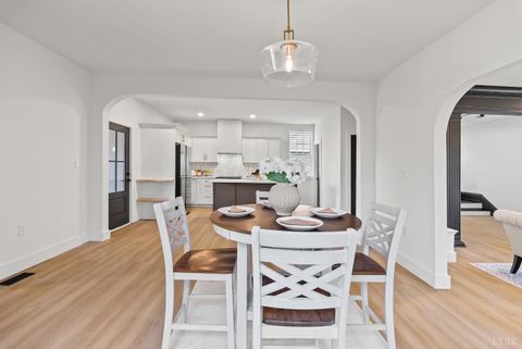 Tiny photo for 224 Cleveland Avenue, Lynchburg, VA 24503 (MLS # 363122)