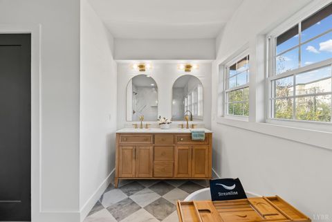 Tiny photo for 224 Cleveland Avenue, Lynchburg, VA 24503 (MLS # 363122)