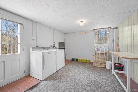 Tiny photo for 1005 Williamsburg Place, Lynchburg, VA 24503 (MLS # 365085)