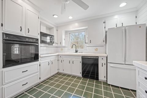 Tiny photo for 1005 Williamsburg Place, Lynchburg, VA 24503 (MLS # 365085)