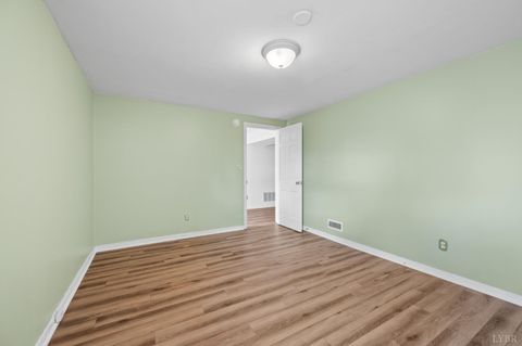 Tiny photo for 1005 Williamsburg Place, Lynchburg, VA 24503 (MLS # 365085)
