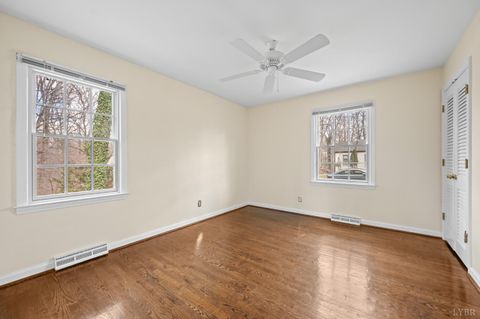 Tiny photo for 1005 Williamsburg Place, Lynchburg, VA 24503 (MLS # 365085)