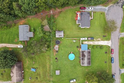 Tiny photo for 135 Brown Street, Appomattox, VA 24522 (MLS # 361119)
