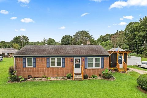 Tiny photo for 135 Brown Street, Appomattox, VA 24522 (MLS # 361119)