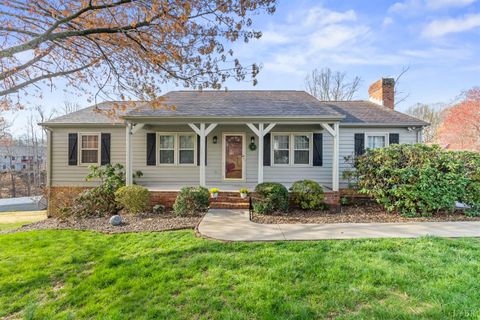 Photo of 209 Stonehouse Drive, Lynchburg, VA 24502 (MLS # 365304)