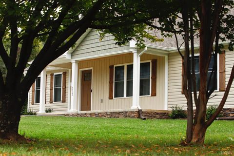 Tiny photo for 212 NE Princeton Circle, Roanoke, VA 24012 (MLS # 365655)