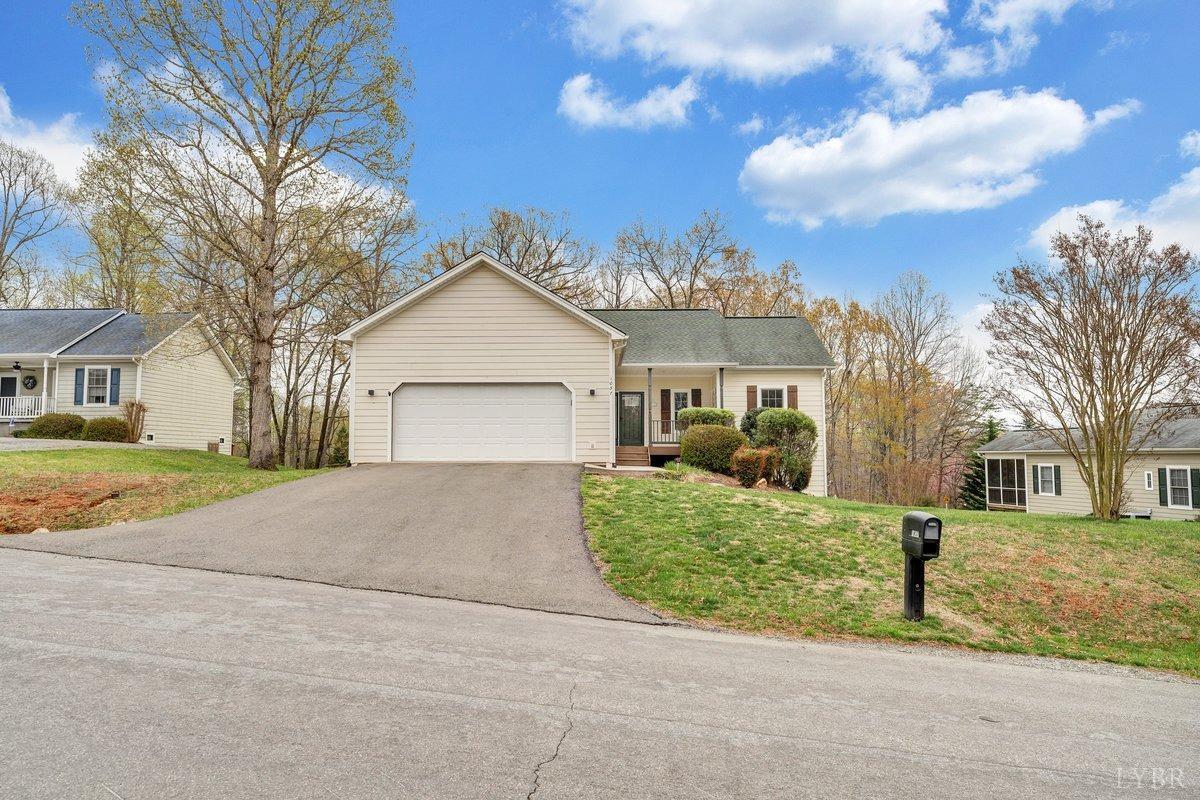 1037 Joffrey Dr Dr, Huddleston, Virginia image 1