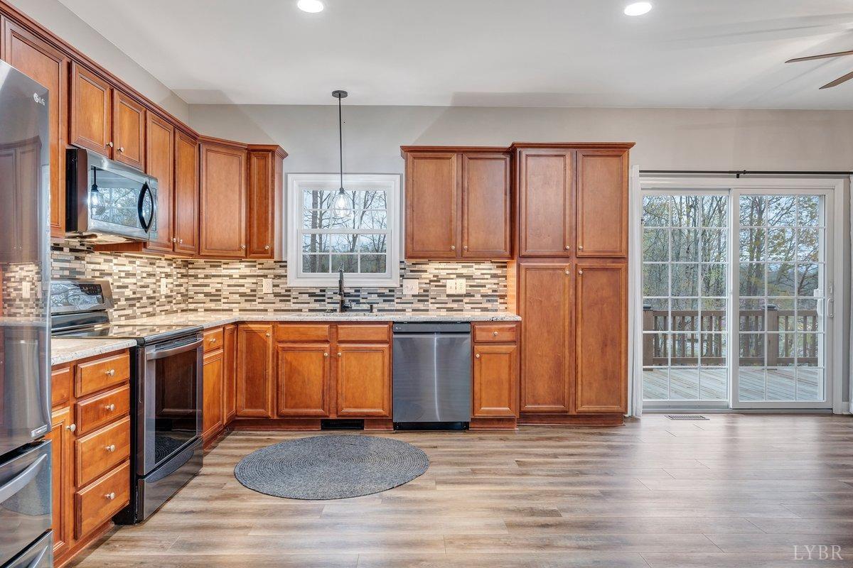 1037 Joffrey Dr Dr, Huddleston, Virginia image 3