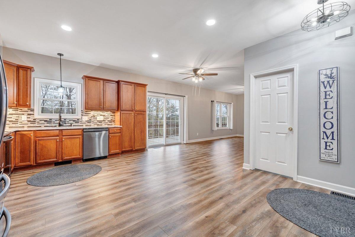 1037 Joffrey Dr Dr, Huddleston, Virginia image 6