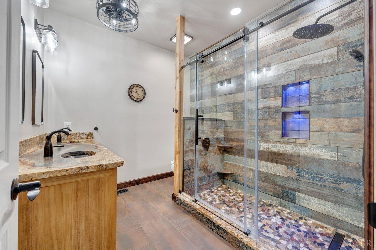 1037 Joffrey Dr Dr, Huddleston, Virginia image 11