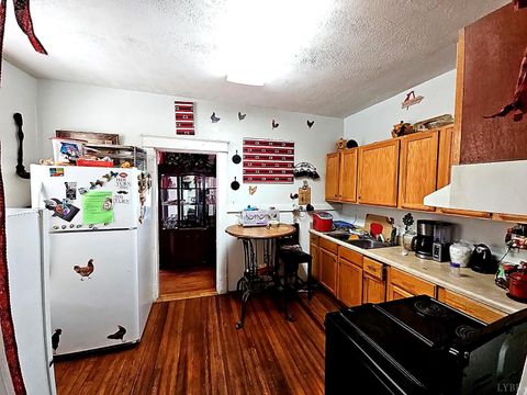 Tiny photo for 613 Wilton Avenue, Lynchburg, VA 24501 (MLS # 365325)