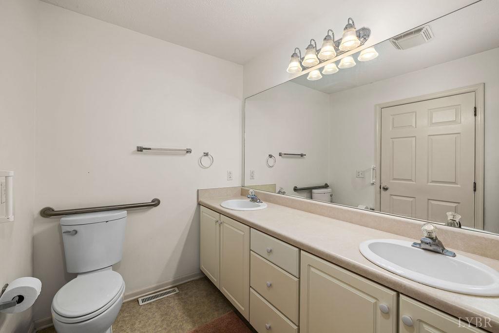 1055 Jefferson Oaks Court #3, Forest, Virginia image 11