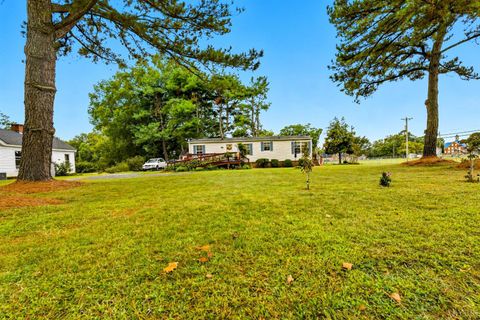 Tiny photo for 1289 Confederate Boulevard, Appomattox, VA 24522 (MLS # 362237)