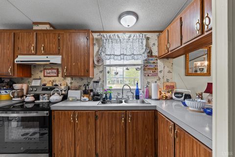 Tiny photo for 1289 Confederate Boulevard, Appomattox, VA 24522 (MLS # 362237)