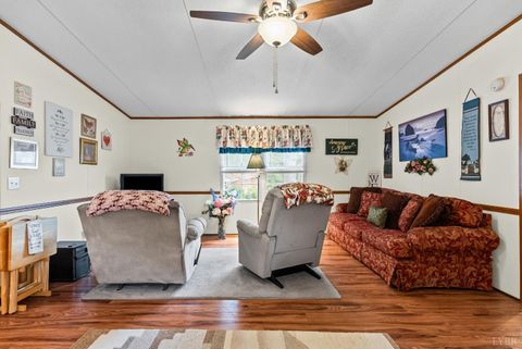 Tiny photo for 1289 Confederate Boulevard, Appomattox, VA 24522 (MLS # 362237)