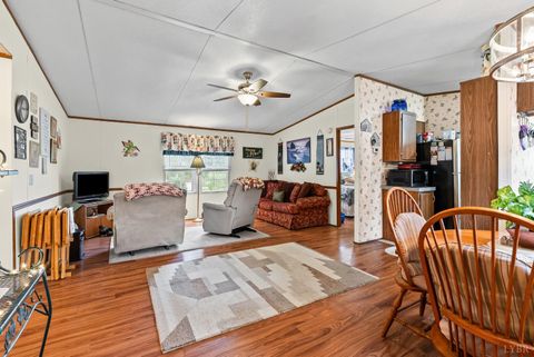 Tiny photo for 1289 Confederate Boulevard, Appomattox, VA 24522 (MLS # 362237)