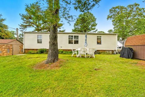 Tiny photo for 1289 Confederate Boulevard, Appomattox, VA 24522 (MLS # 362237)