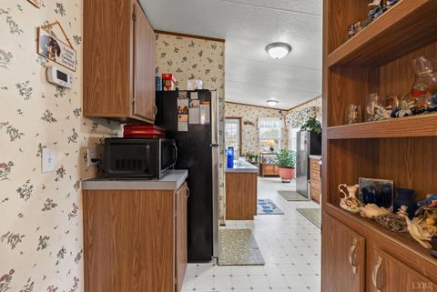 Tiny photo for 1289 Confederate Boulevard, Appomattox, VA 24522 (MLS # 362237)