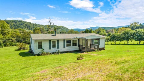 Homes For Sale - 1296 Mountain View Heights Road<br/> Big Island, VA 24526