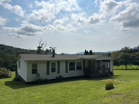 Homes For Sale - 1296 Mountain View Heights Road<br/> Big Island, VA 24526