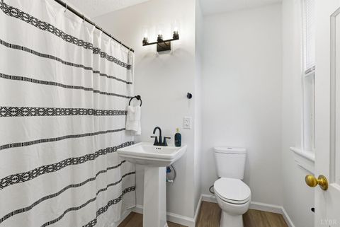 Tiny photo for 106 connecticut Avenue, Lynchburg, VA 24501 (MLS # 362589)