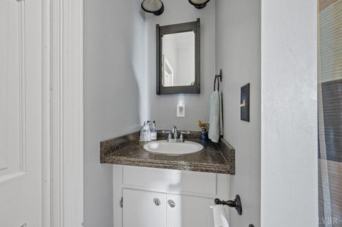 Tiny photo for 517 Longwood Avenue, Bedford, VA 24523 (MLS # 364860)