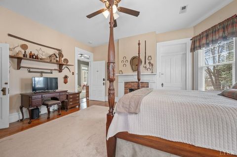 Tiny photo for 517 Longwood Avenue, Bedford, VA 24523 (MLS # 364860)