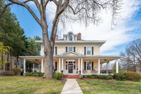 Photo of 517 Longwood Avenue, Bedford, VA 24523 (MLS # 364860)