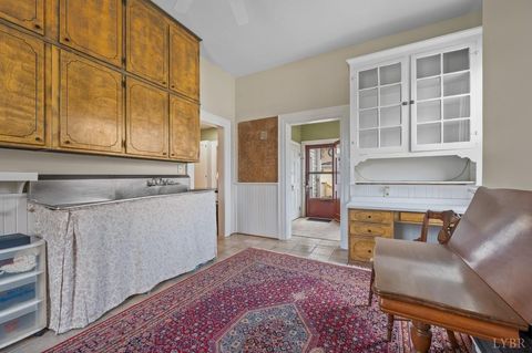 Tiny photo for 517 Longwood Avenue, Bedford, VA 24523 (MLS # 364860)