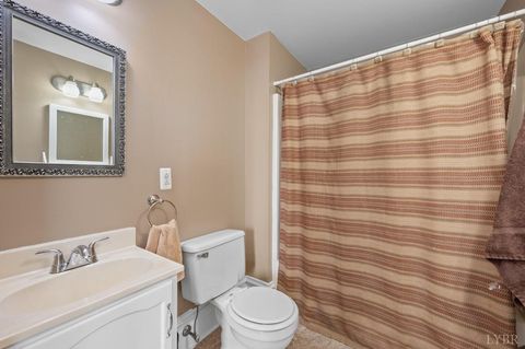 Tiny photo for 517 Longwood Avenue, Bedford, VA 24523 (MLS # 364860)