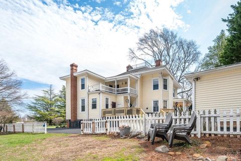 Tiny photo for 517 Longwood Avenue, Bedford, VA 24523 (MLS # 364860)