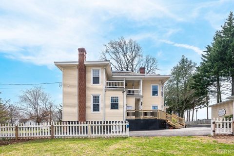 Tiny photo for 517 Longwood Avenue, Bedford, VA 24523 (MLS # 364860)