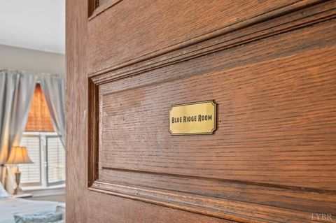 Tiny photo for 517 Longwood Avenue, Bedford, VA 24523 (MLS # 364860)