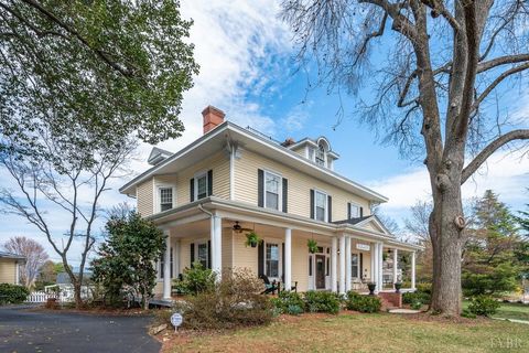 Tiny photo for 517 Longwood Avenue, Bedford, VA 24523 (MLS # 364860)
