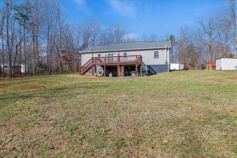 Tiny photo for 570 Kentmoor Farm Rd Rd, Madison Heights, VA 24572 (MLS # 365016)