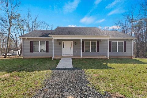 Photo of 570 Kentmoor Farm Rd Rd, Madison Heights, VA 24572 (MLS # 365016)