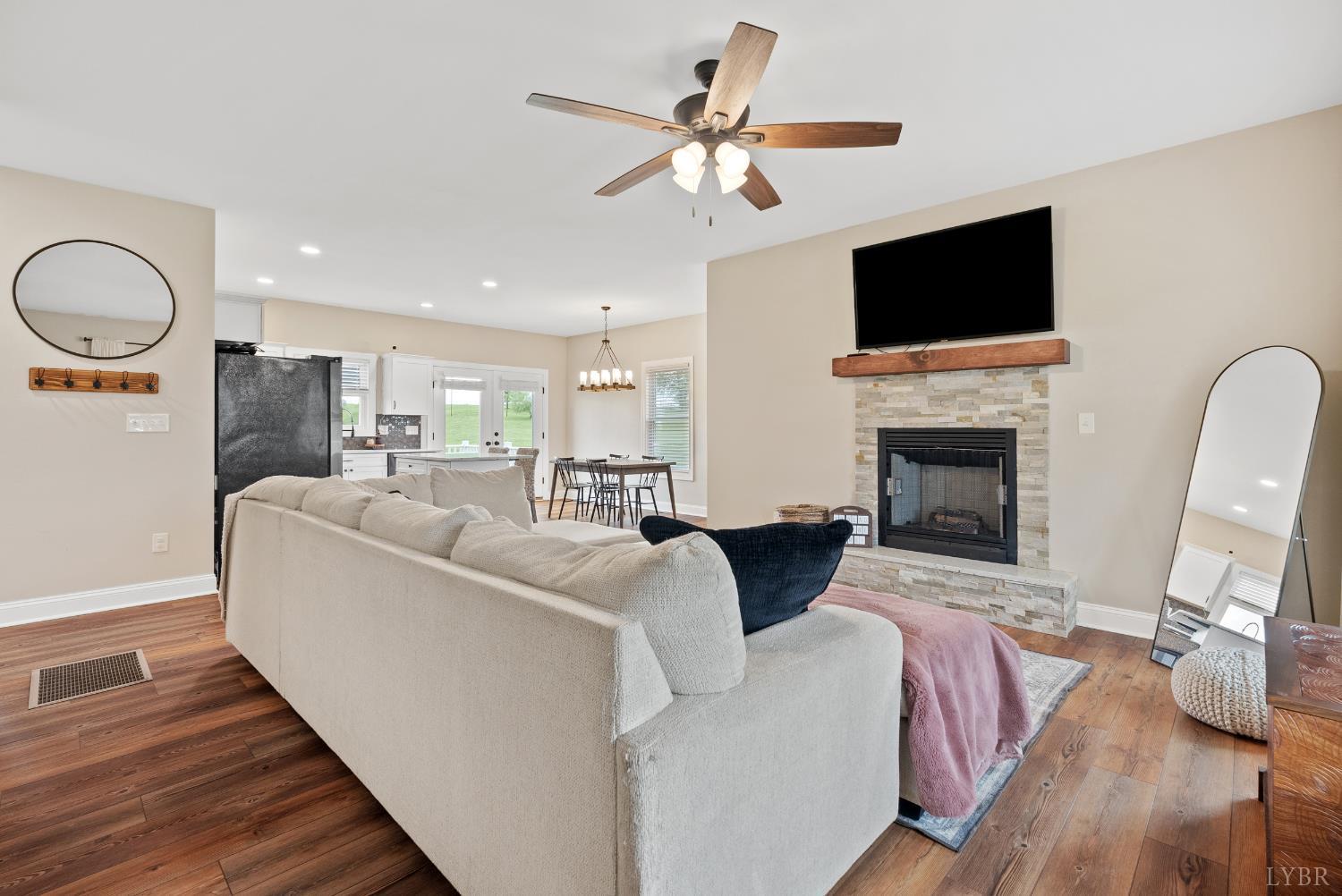 972 Joco Lane, Moneta, Virginia image 5
