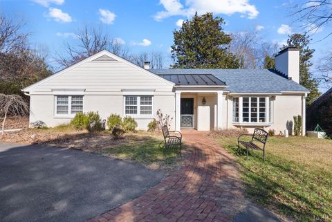 Photo of 119 Briarwood Street, Lynchburg, VA 24503 (MLS # 363958)