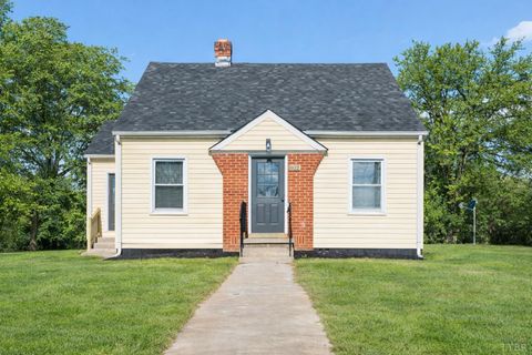 Homes For Sale - 802 14th Street<br/> Altavista, VA 24517