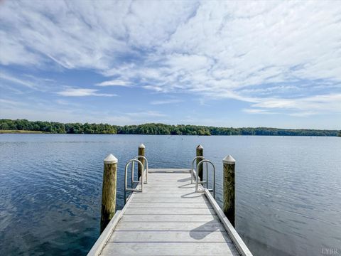 Tiny photo for 7622 Farmville Road, Farmville, VA 23901 (MLS # 362554)