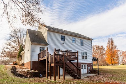 Tiny photo for 103 Brockenbrough Place, Forest, VA 24551 (MLS # 363223)