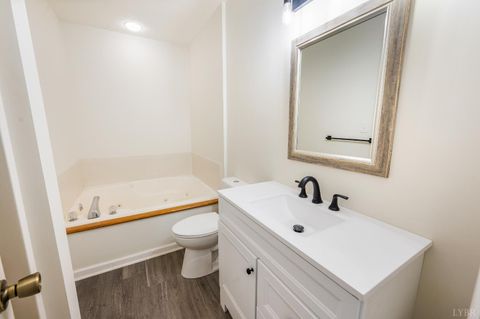 Tiny photo for 424 Oak Point Road, Forest, VA 24551 (MLS # 365938)