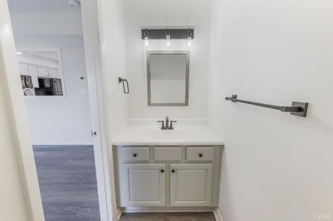 Tiny photo for 424 Oak Point Road, Forest, VA 24551 (MLS # 365938)