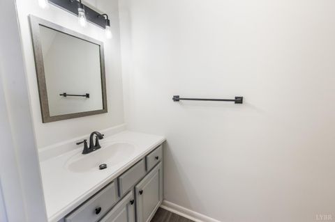 Tiny photo for 424 Oak Point Road, Forest, VA 24551 (MLS # 365938)