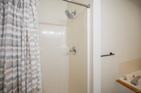 Tiny photo for 424 Oak Point Road, Forest, VA 24551 (MLS # 365938)