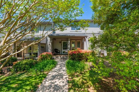 Photo of 424 Oak Point Road, Forest, VA 24551 (MLS # 365938)