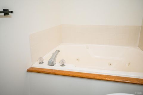 Tiny photo for 424 Oak Point Road, Forest, VA 24551 (MLS # 365938)