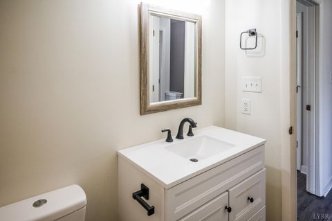 Tiny photo for 424 Oak Point Road, Forest, VA 24551 (MLS # 365938)