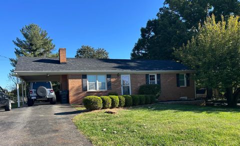 Photo of 327 Dixie Airport Rd, Madison Heights, VA 24572 (MLS # 362452) Photo of 327 Dixie Airport Rd, Madison Heights, VA 24572 (MLS # 362452)