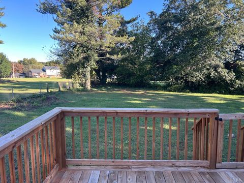 Tiny photo for 327 Dixie Airport Rd, Madison Heights, VA 24572 (MLS # 362452)